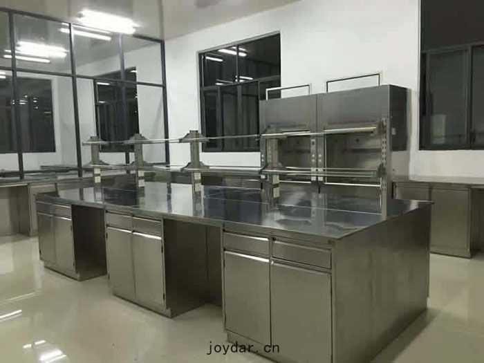 不(bù)鏽鋼中(zhōng)央台廠家